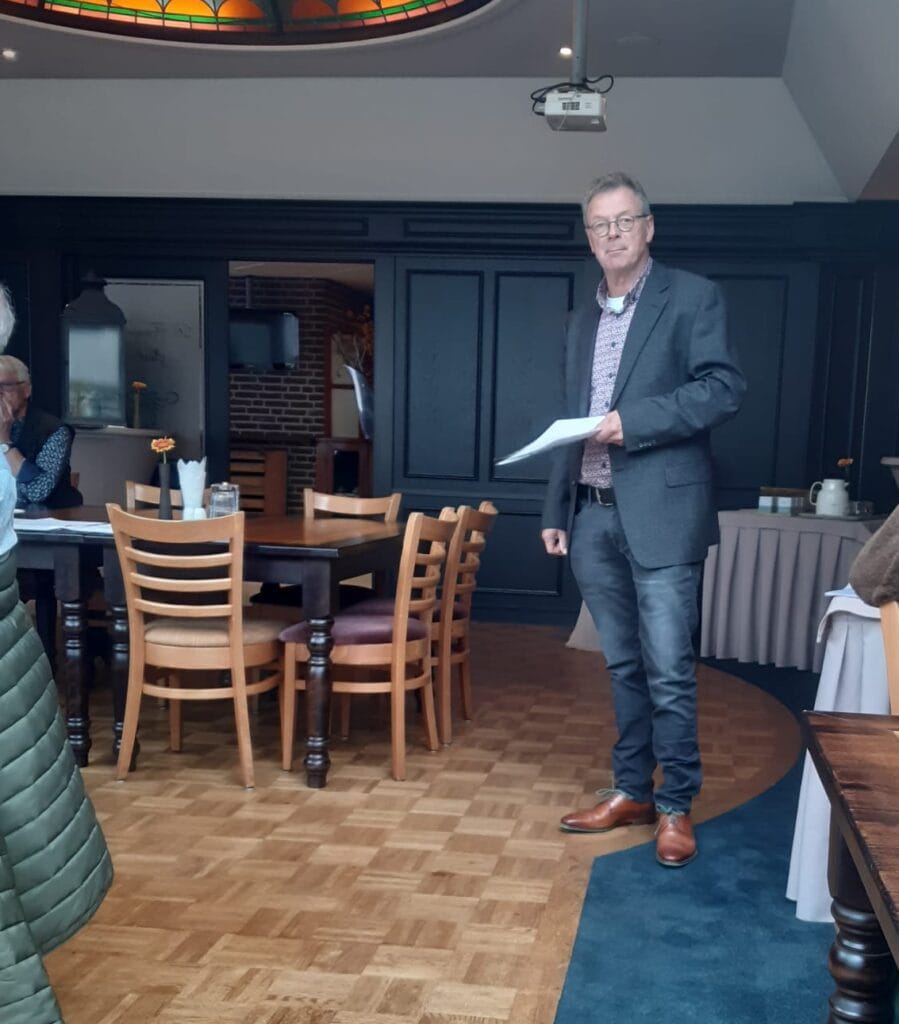 Voorzitter Rolf Scholtens van het Stamboek Blauwe Ttexelaar.