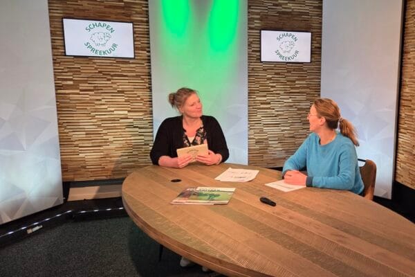 Hoe voorkom je lammersterfte? Karianne Peterson (GD) en Marjan Kornegoor (Het Schaap) in de studio.