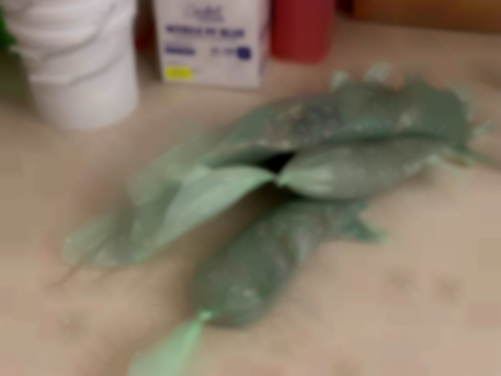 Grasmonster om te checken hoeveel schimmelsporen het bevat.